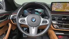 2022 BMW 5-Series 520i M Sport — фото 14