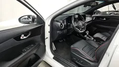 2022 Kia K3 1.6 Turbo GT 5Door — фото 10