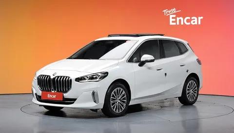 2023 BMW 2-Series 220i Luxury