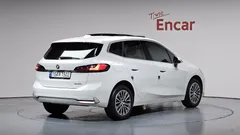 2023 BMW 2-Series 220i Luxury, белый — фото 2