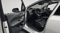 2023 BMW 2-Series 220i Luxury, белый — фото 10