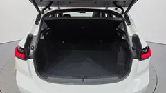 2023 BMW 2-Series 220i Luxury, белый — фото 18