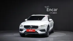 2021 Volvo V60 B5 Pro AWD, белый — фото 3