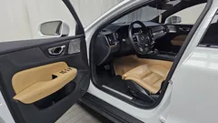 2021 Volvo V60 B5 Pro AWD, белый — фото 10