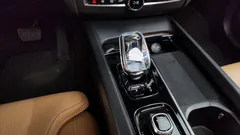 2024 Volvo XC60 B5 Ultimate Bright, белый — фото 9