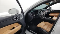 2024 Volvo XC60 B5 Ultimate Bright, белый — фото 10
