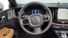 2024 Volvo XC60 B5 Ultimate Bright, белый — фото 12