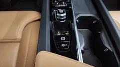 2024 Volvo XC60 B5 Ultimate Bright, белый — фото 15