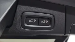 2024 Volvo XC60 B5 Ultimate Bright, белый — фото 18