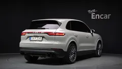 2022 Porsche Cayenne 3.0 PLATINUM EDITION, серо-серебристый — фото 2