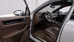 2022 Porsche Cayenne 3.0 PLATINUM EDITION, серо-серебристый — фото 10