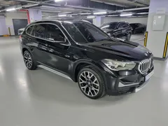 2022 BMW X1 xDrive 20i xLine, чёрный — фото 1