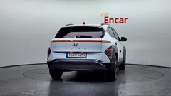 2023 Hyundai Kona Inspiration, белый — фото 4