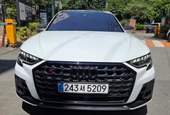 2023 Audi S8 4.0 TFSI Quattro LWB, белый — фото 3