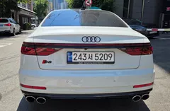 2023 Audi S8 4.0 TFSI Quattro LWB, белый — фото 4