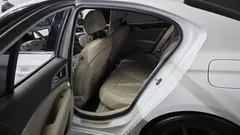 2021 Genesis G70 Gasoline 2.0T 4WD, белый — фото 11