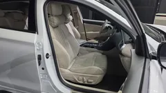 2021 Genesis G70 Gasoline 2.0T 4WD, белый — фото 12