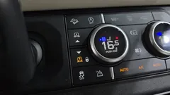 2023 Land Rover Defender 110 D250 SE — фото 12