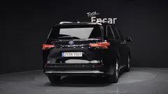 2023 Toyota Sienna 2.5 Hybrid AWD, чёрный — фото 4