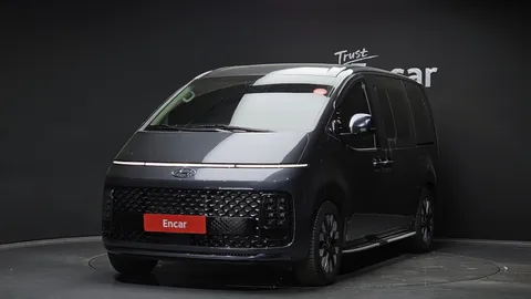 2023 Hyundai Staria Lounge 9-Seater