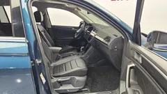 2022 Volkswagen Tiguan 2.0 TDI 4-Motion Premium, синий — фото 11