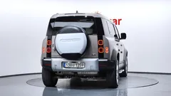 2023 Land Rover Defender 110 D300 HSE — фото 4