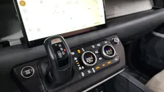 2023 Land Rover Defender 110 D300 HSE — фото 9