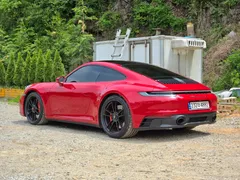 2023 Porsche 911 Carrera 4 GTS, красный — фото 3