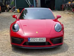 2023 Porsche 911 Carrera 4 GTS, красный — фото 4