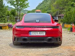 2023 Porsche 911 Carrera 4 GTS, красный — фото 5