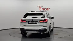 2022 BMW X1 xDrive 20i M Sport — фото 4