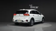 2021 Kia Niro 1.6 HEV, белый — фото 2