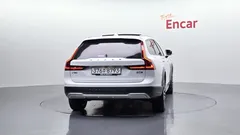 2021 Volvo V90 B5 Pro AWD, белый — фото 4