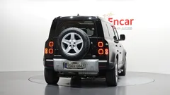 2022 Land Rover Defender 110 D250 SE, чёрный — фото 4