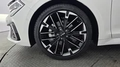 2024 Kia K5 1.6 Turbo, белый — фото 5