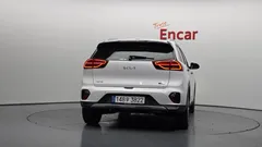 2022 Kia Niro 1.6 HEV, белый — фото 4