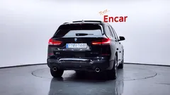 2022 BMW X1 xDrive 20i M Sport — фото 4