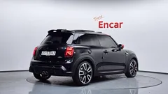 2023 Mini Cooper JCW Pat Moss Edition, чёрный — фото 2