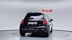 2023 Mini Cooper JCW Pat Moss Edition, чёрный — фото 4