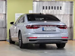 2023 Audi A8 55 TFSI Quattro LWB — фото 5