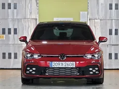 2023 Volkswagen Golf 2.0 GTI, красный — фото 3