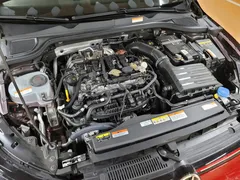 2023 Volkswagen Golf 2.0 GTI, красный — фото 6