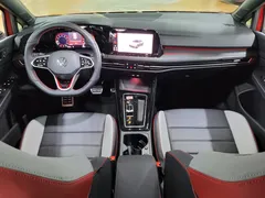 2023 Volkswagen Golf 2.0 GTI, красный — фото 14