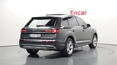 2021 Audi Q7 45 TDI Quattro, серый — фото 2