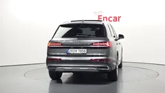 2021 Audi Q7 45 TDI Quattro, серый — фото 4