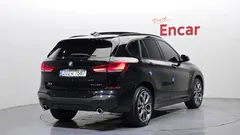 2022 BMW X1 xDrive 20i M Sport — фото 2
