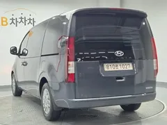 2022 Hyundai Staria Cargo 5-Seater — фото 2