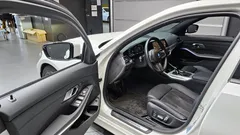 2022 BMW 3-Series 320i M Sport, белый — фото 10