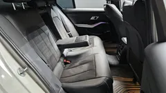 2022 BMW 3-Series 320i M Sport, белый — фото 12
