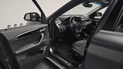 2022 BMW X1 xDrive 20i xLine, серый — фото 10